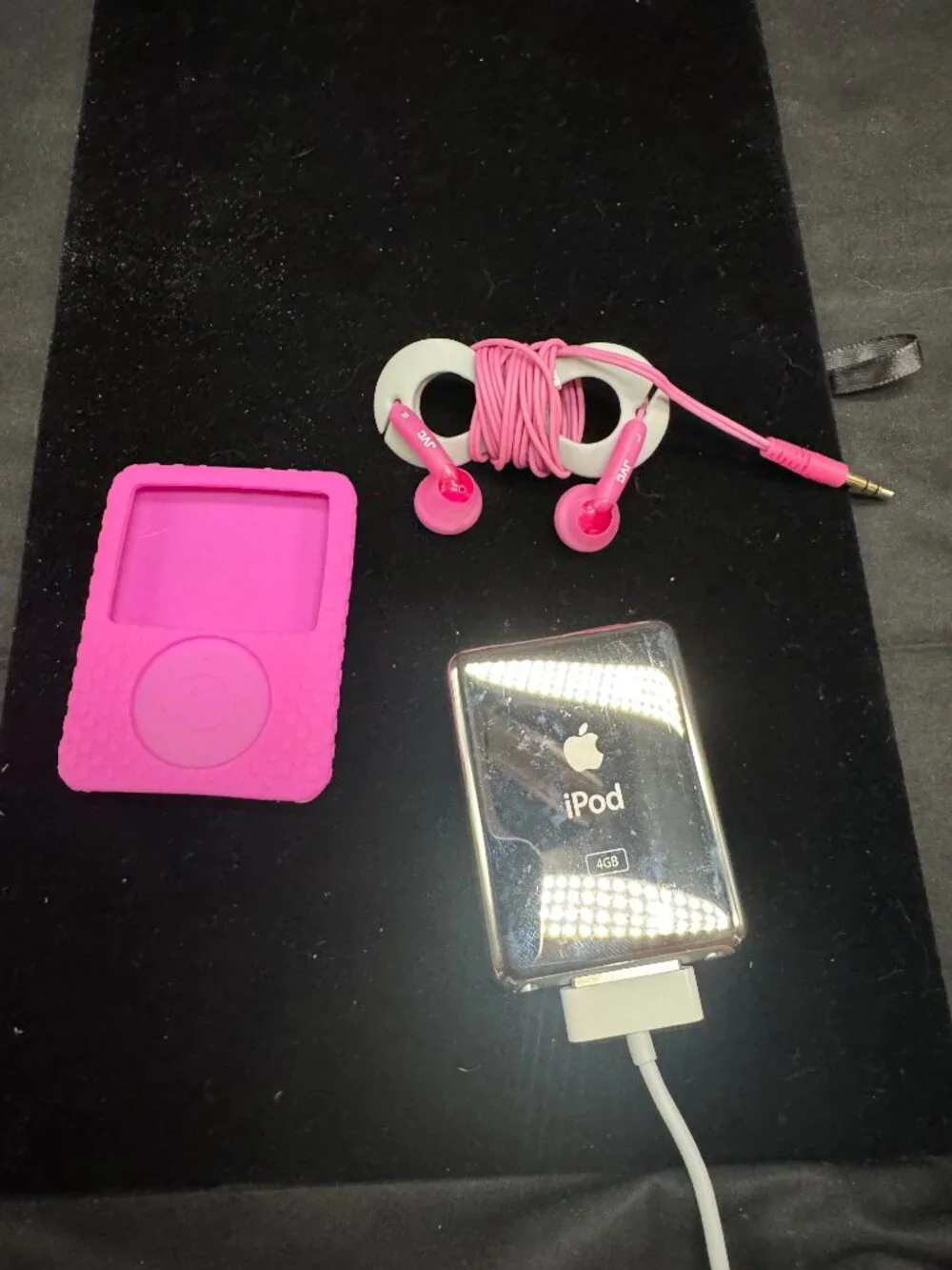 IPod Nano 3rd Generation 4gb (Bundle USB Cable/earbuds/Case) Tested Works - Picture 4 of 7